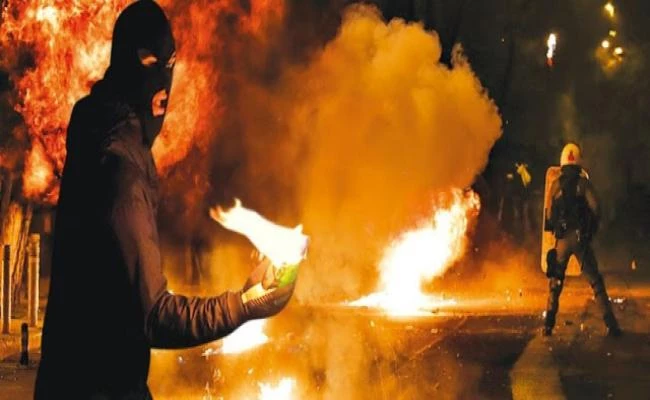 Θέλουν νεκρούς! Με «νέο Δεκέμβρη» προειδοποιούν οι αναρχικοί: «Θα σας χύσουμε το αίμα και θα σας κάψουμε» – Κύμα επιθέσεων σε όλη την Ελλάδα